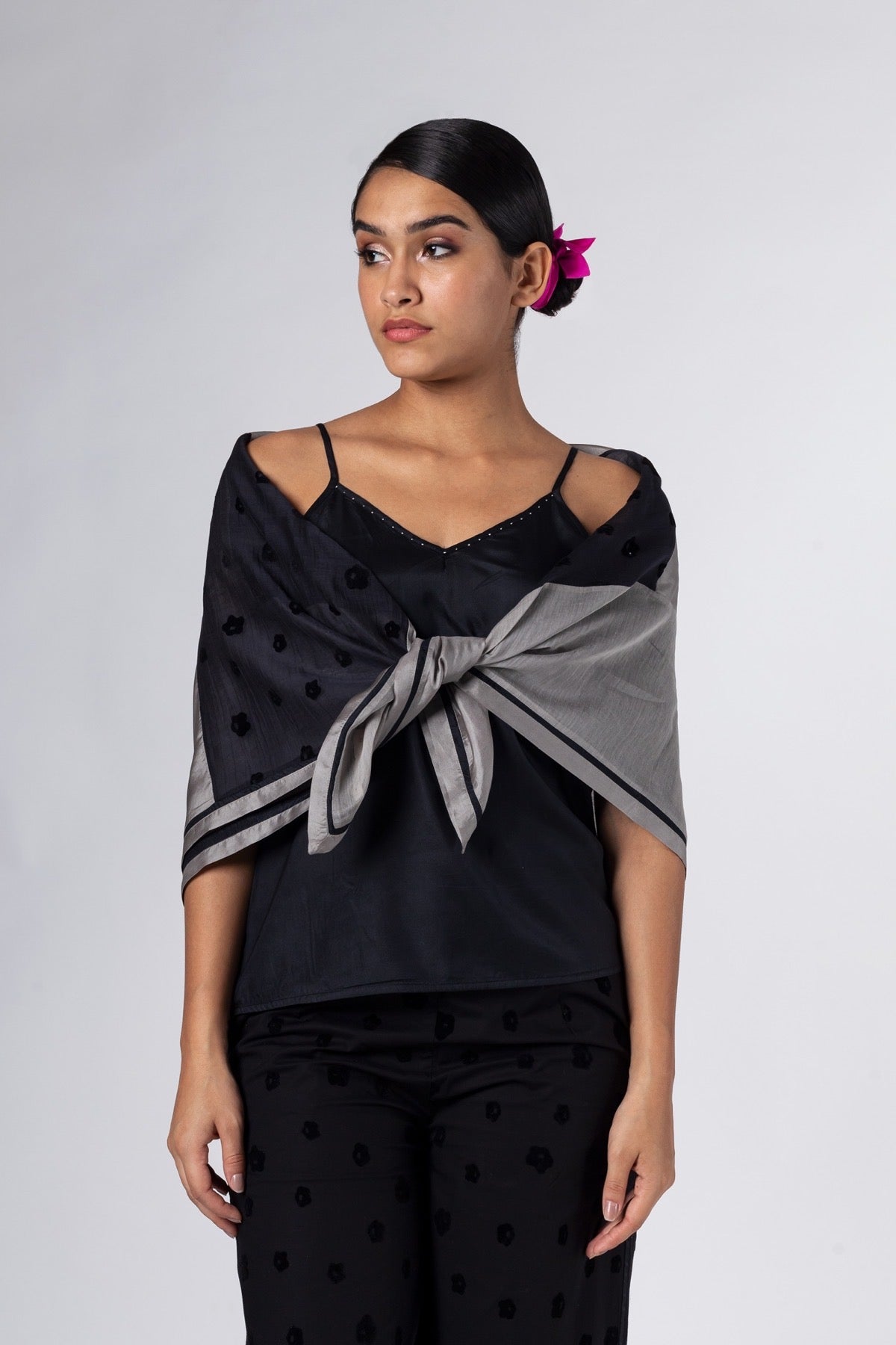 Relish Grey/Black Stole