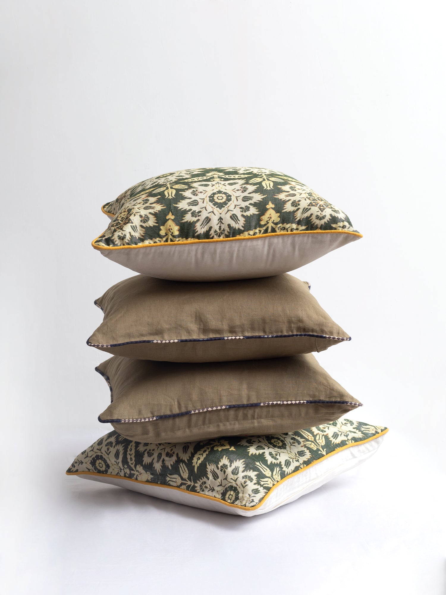 Charlyy  Bundled Cushion (Set of 4)