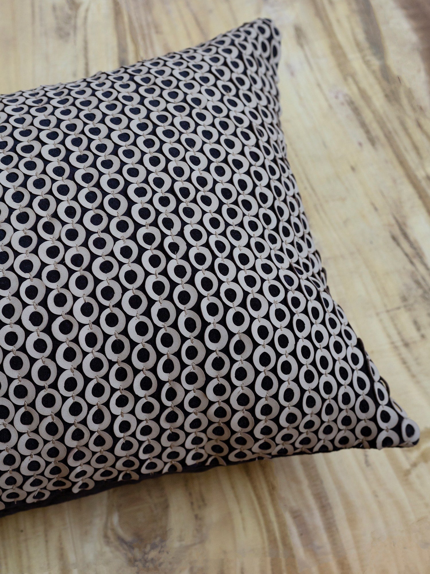 Nitido Black & Mud Cushion Cover