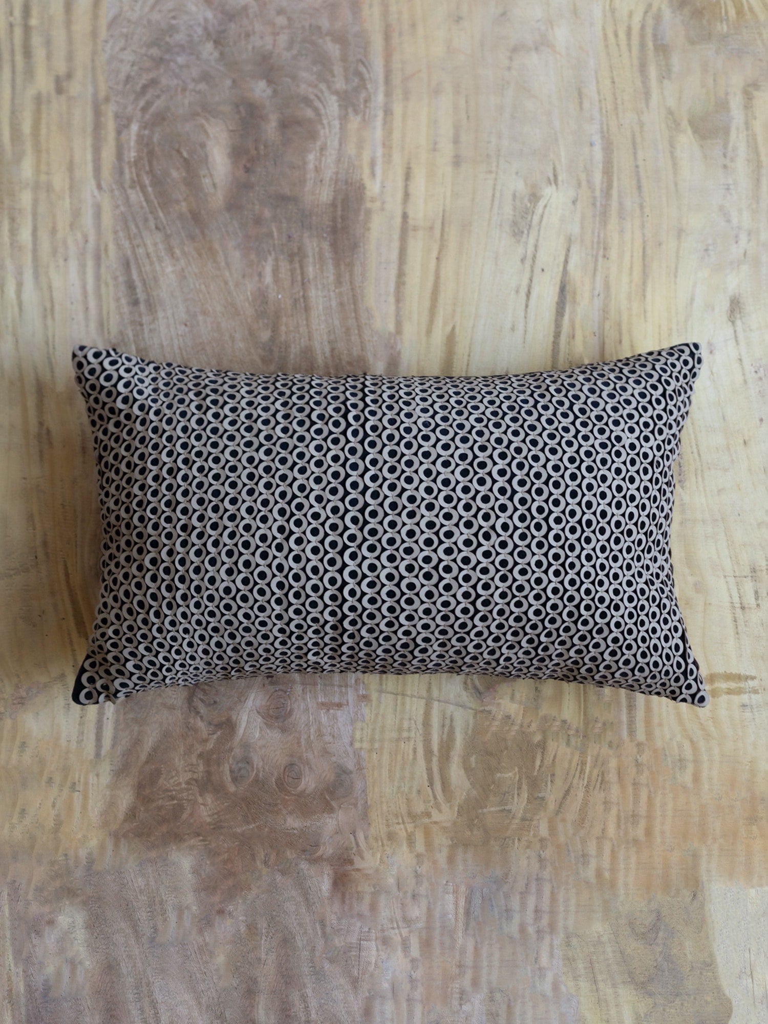 Nitido Black & Mud Cushion Cover