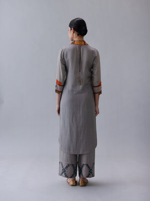 Dzong Kurta