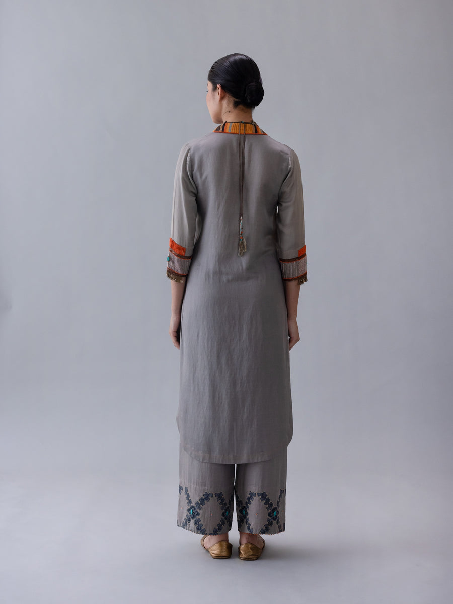 Dzong Kurta