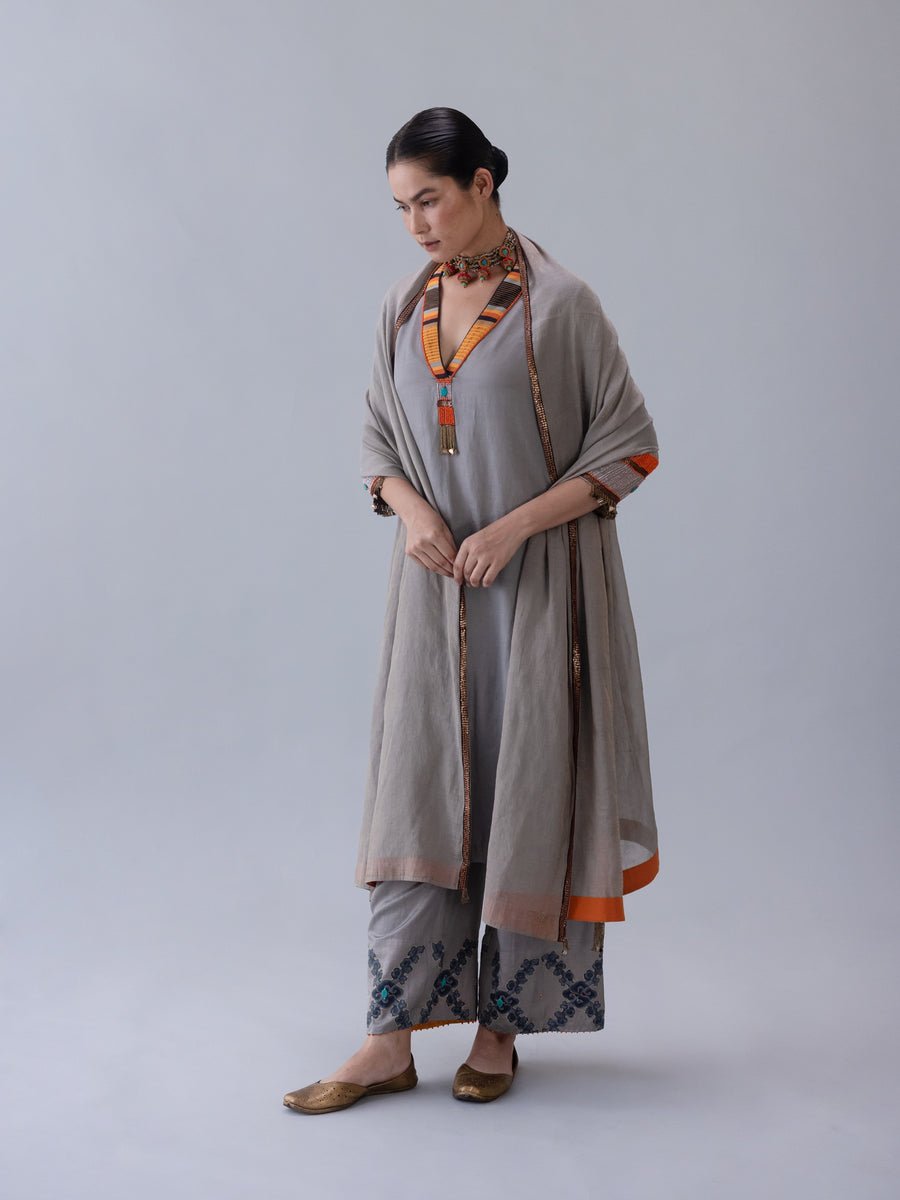 Dzong Kurta