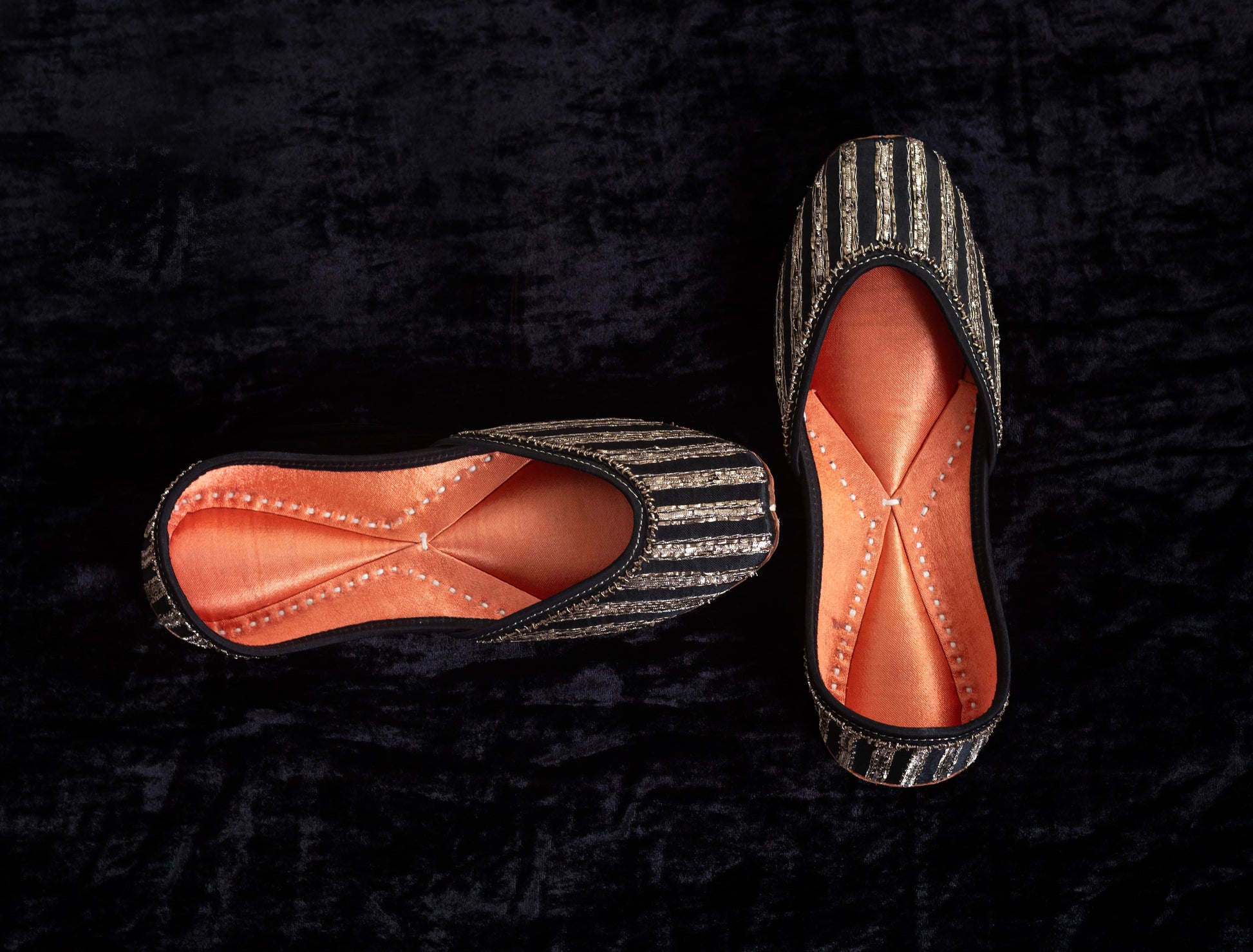 Aadhya BlackRed Jutti