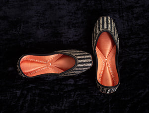 Aadhya BlackRed Jutti