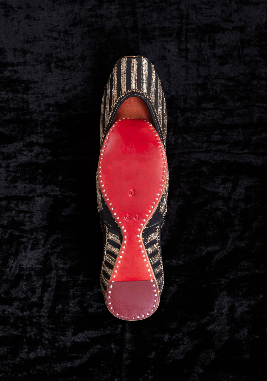 Aadhya Black Red Jutti