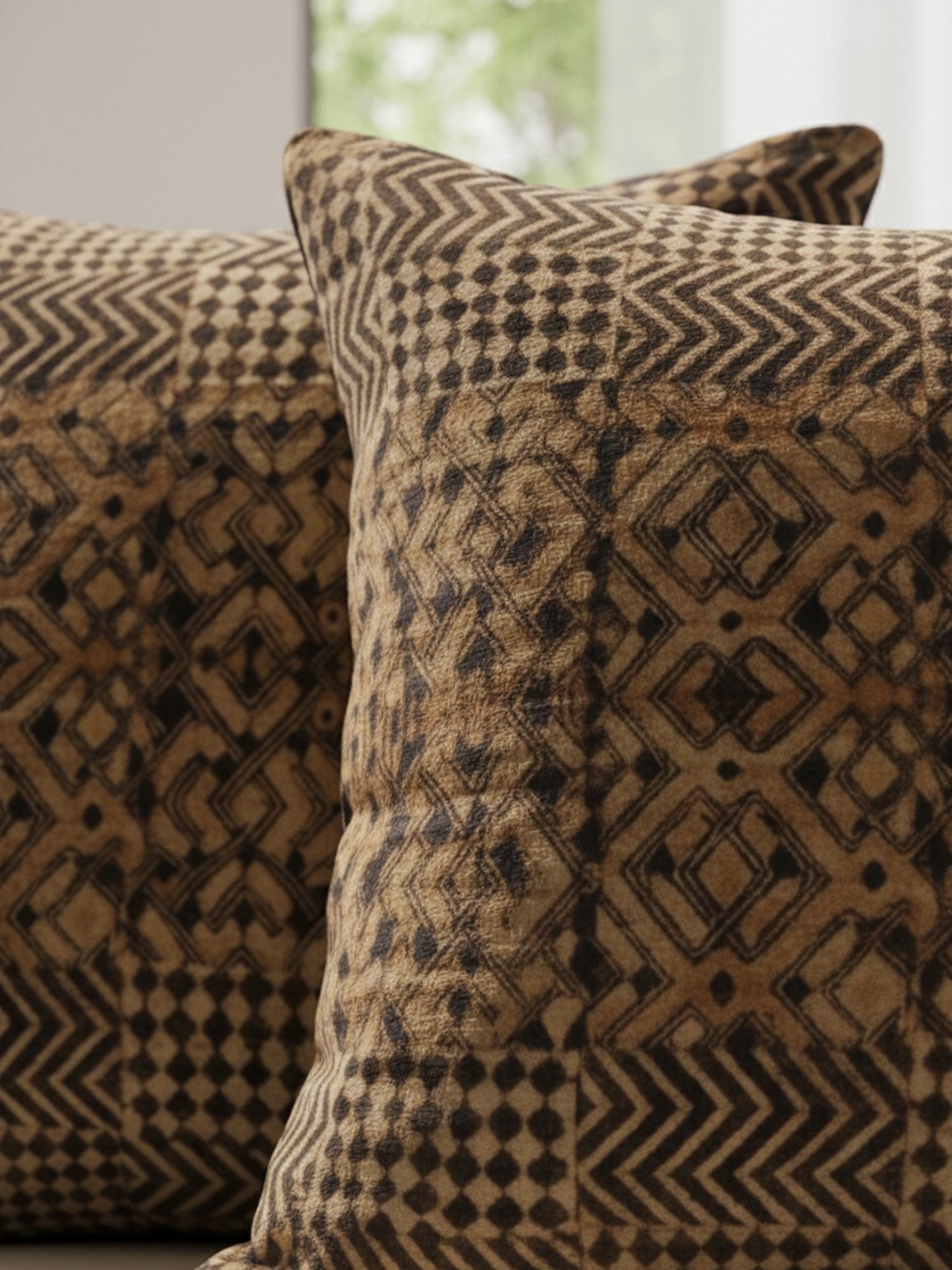 Tobiast (set of 2)Brown Cushion Cover