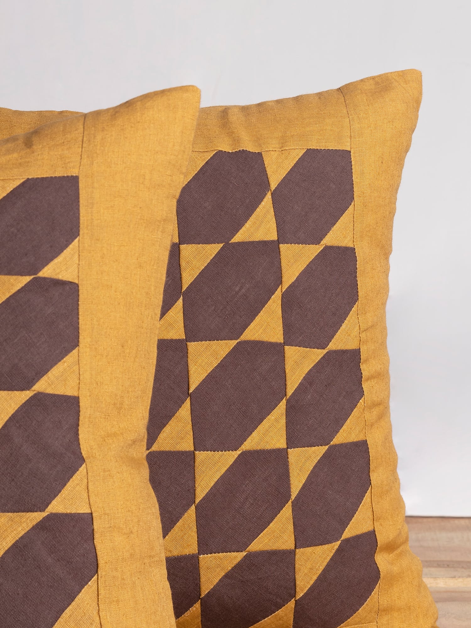 Hanako (set of 2)Brown Cushion Cover