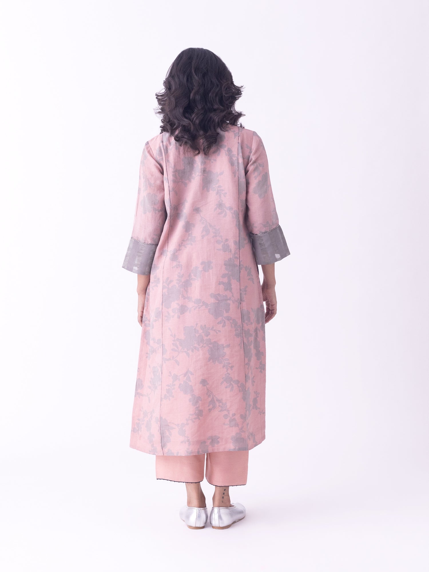 Ishira Kurta